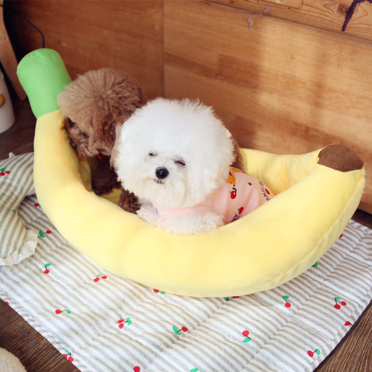 Removable and washable cartoon banana dog bed cat bed small dog four seasons available